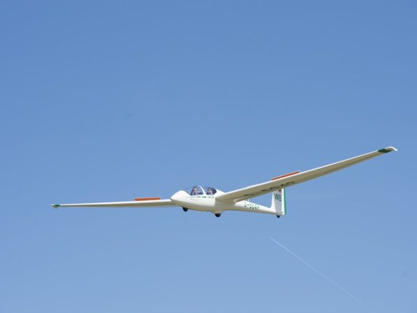 Rennefeld Segelflieger in der Luft